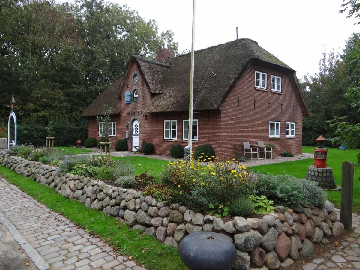 Ferienwohnung-Dg-Im-Reetdachhaus-Im-Ort-Welt Exteriör bild