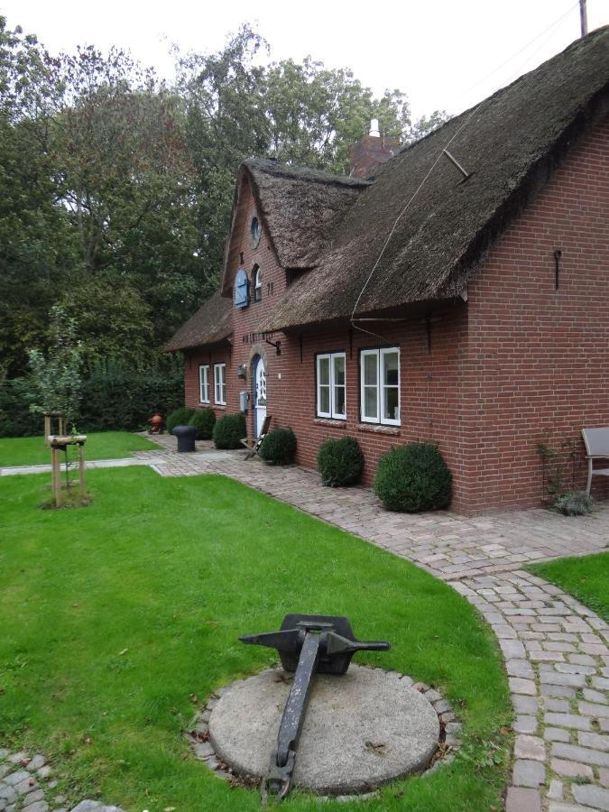 Ferienwohnung-Dg-Im-Reetdachhaus-Im-Ort-Welt Exteriör bild